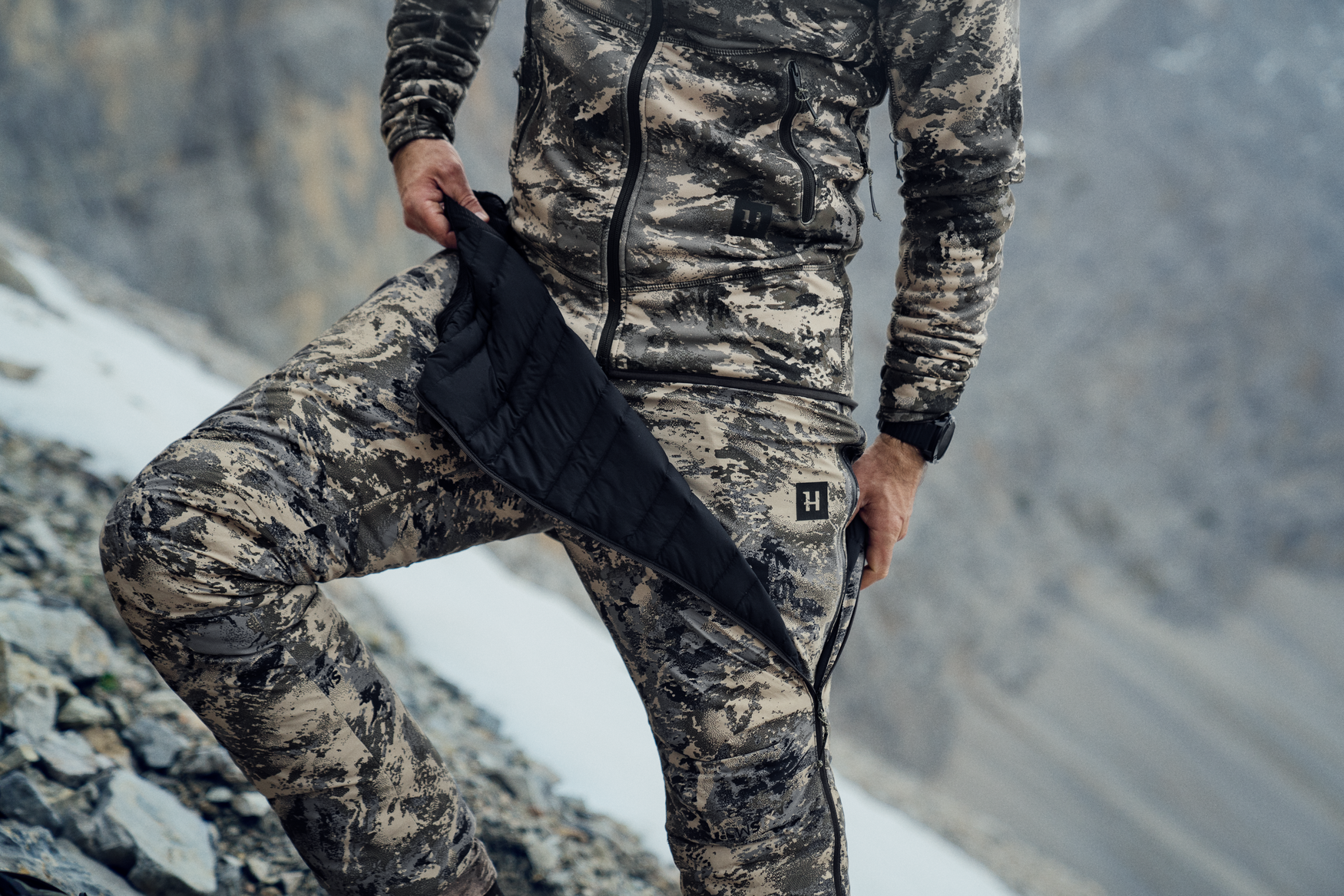 Брюки Harkila Mountain Hunter Expedition packable Down trousers - 98 AXIS MSP Mountain — изображение 3